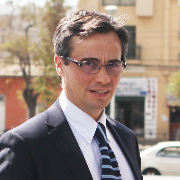 AFP, Cascadas y gobiernos corporativos