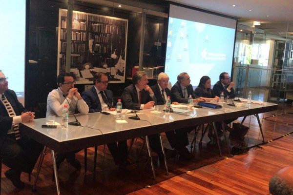 Nuevo royalty y que parte de las utilidades de las empresas a los GORE, las propuestas de los regionalistas en reforma tributaria