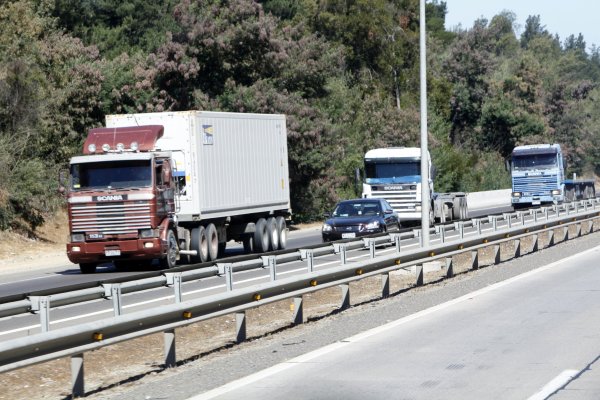 Celebran camioneros: Cámara aprobó extender hasta 2022 el reintegro parcial del impuesto específico para transportistas