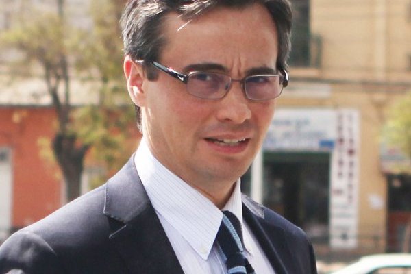 AFP, Cascadas y gobiernos corporativos