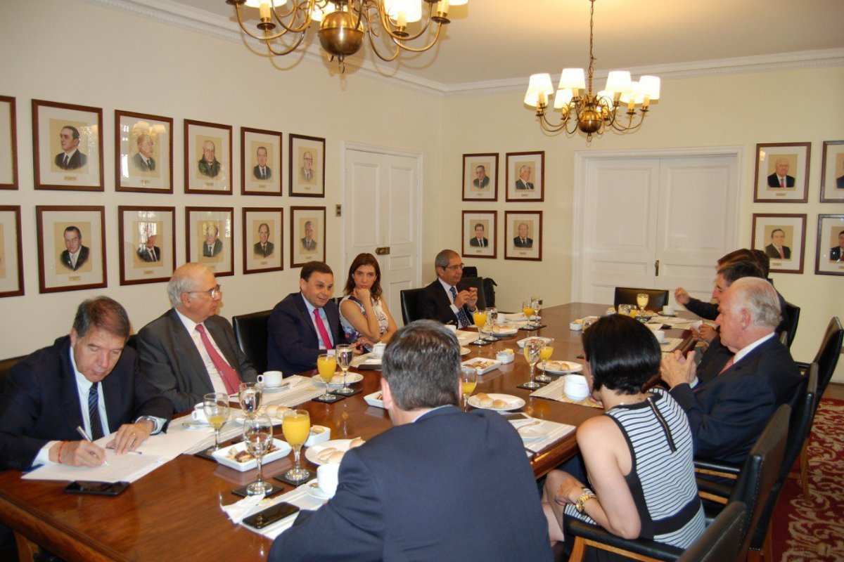 <p>Grandes empresarios se cuadran con pequeños y piden aumentar a 100 mil UF requisito para acceder régimen PYME</p>