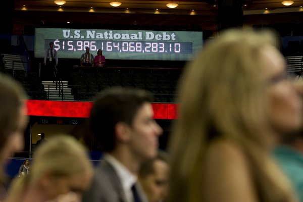 Deuda mundial aumenta a US$ 244 billones y se acerca a récord histórico