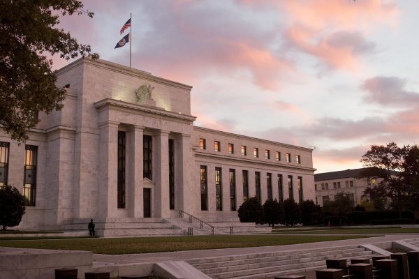 La Fed reconoce "menos optimismo" en empresas de EEUU por incertidumbre política y comercial