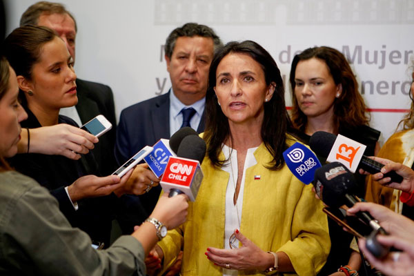 Crearán registro público para sumar mujeres en directorios