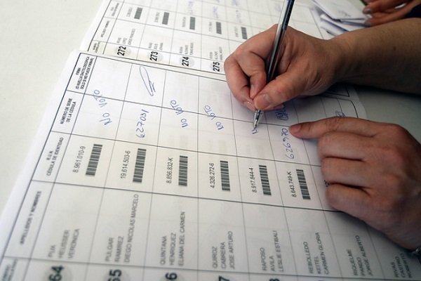 Parlamentarios regionalistas acusan a "centralistas" de "sabotear" elección de gobernadores