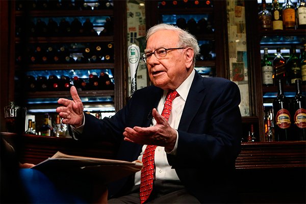 Warren Buffett quiere destronar al litio chileno: su fondo promete producir el mineral a costos equivalentes
