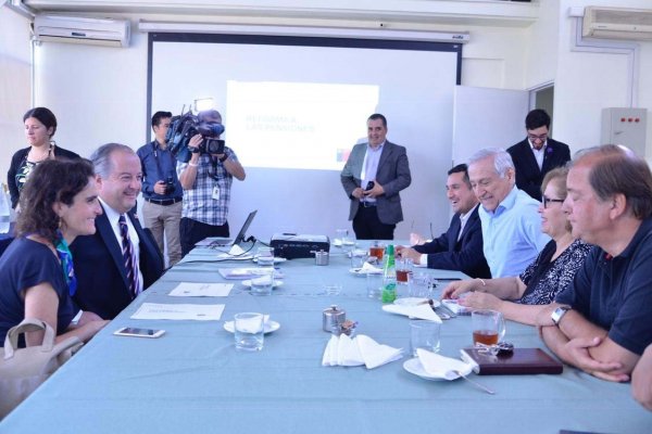 Timonel PPD expresó sus dudas al ministro del Trabajo de que la reforma previsional se financie con "holguras"