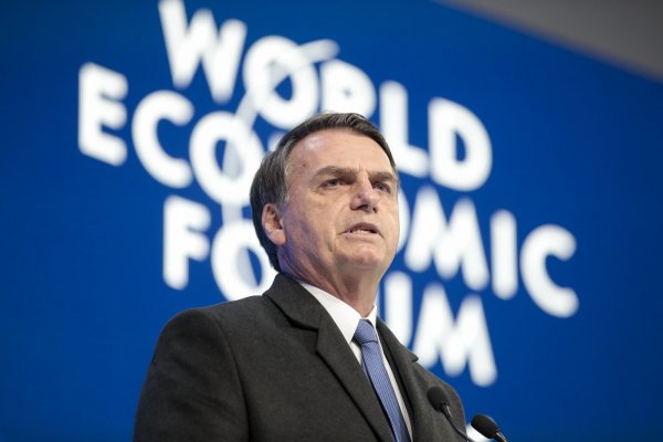 "Gozamos de credibilidad para hacer las reformas que necesitamos y que el mundo espera", dice Bolsonaro en Davos