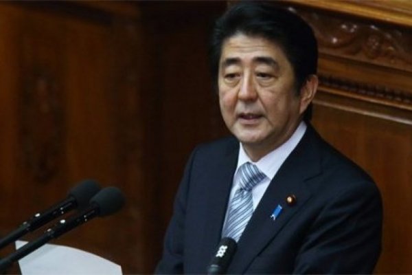 Primer ministro japonés pide en Davos "reconstruir la confianza en el libre comercio"