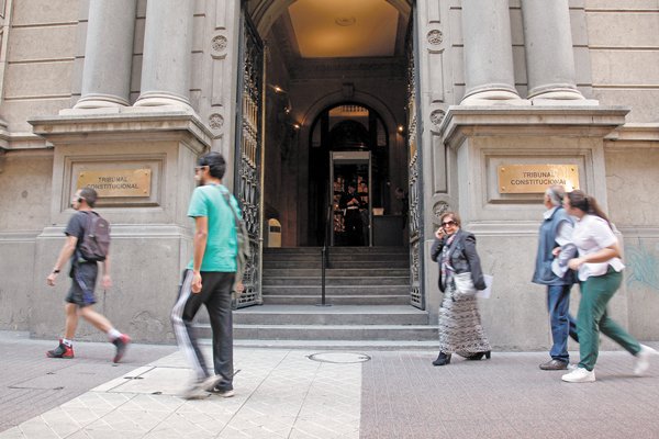 Movistar va al TC en caso de obligación de concretar desprendimiento de espectro