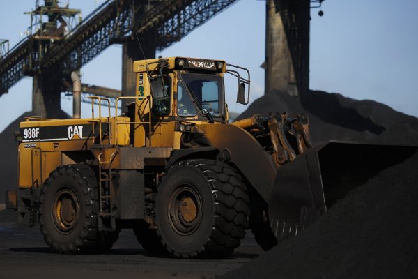 Caterpillar registra mayor fallo en reporte de resultados en una década y acción se derrumba