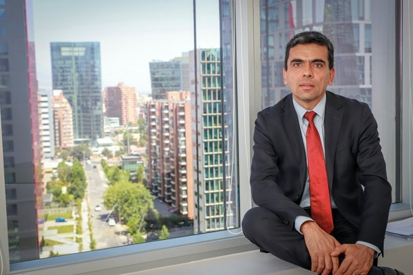 Exfiscal Carlos Gajardo: “Se debiera pensar en penas más rigurosas para quienes infringen estas normativas”