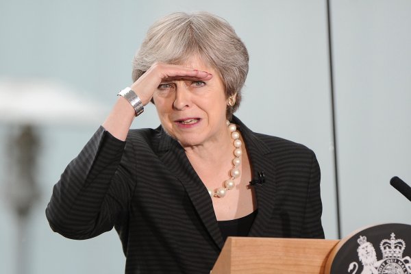 A May se le cierran las puertas para renegociar el Brexit y crecen llamados a extender plazo