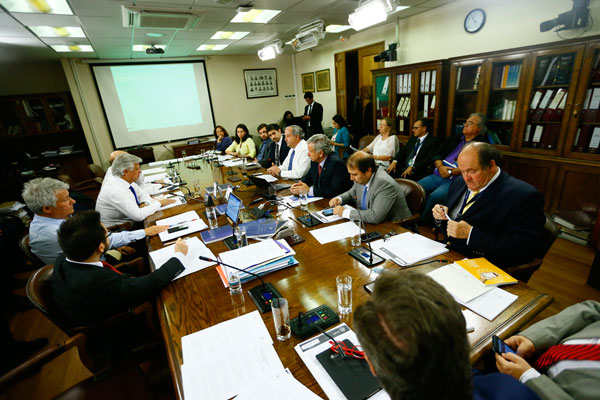 Discusión de reforma previsional podría dilatarse cinco meses en la Cámara