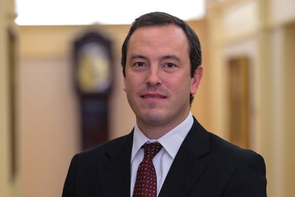 Gabriel Cestau, economista senior; Santander: “Para el dólar hay efectos mixtos porque la Fed se mostró mucho más cauta”