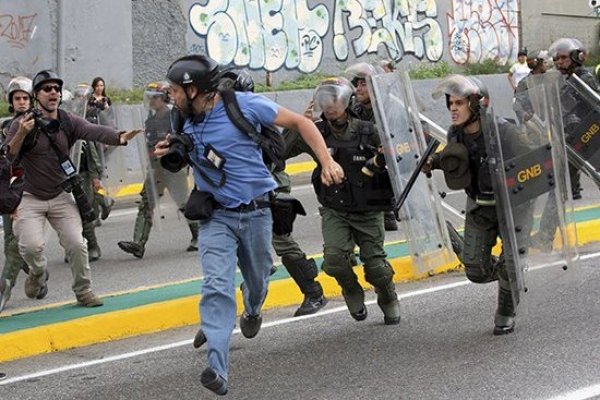 Gobierno de Maduro realiza nuevas detenciones a periodistas internacionales en las últimas horas