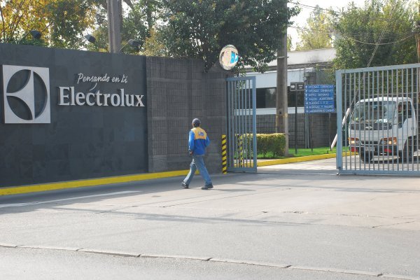 Acciones de Electrolux se disparan tras anunciar cierre de línea de producción en Chile