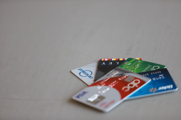 Fuerte caída anotan los indicadores de morosidad de las tarjetas del retail