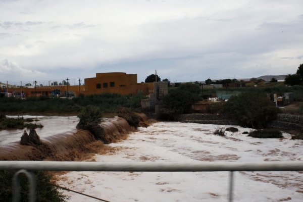 Temporal en el norte: grandes mineras paralizan faenas y aerolínea ofrece cambiar vuelos de este fin de semana
