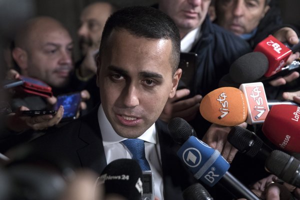 Italia pide a la OTAN reconsiderar gastos en defensa