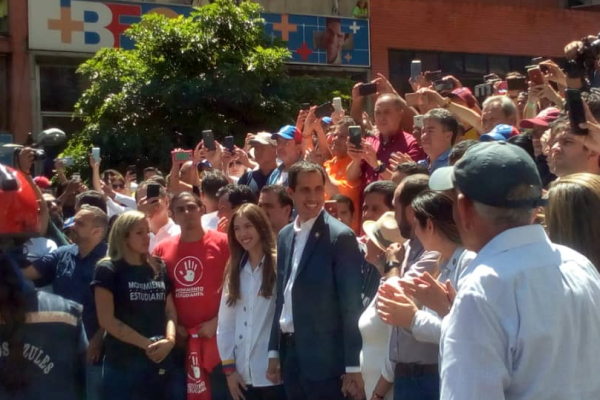Guaidó golpea la mesa y pone fecha límite para ingreso de ayuda humanitaria a Venezuela