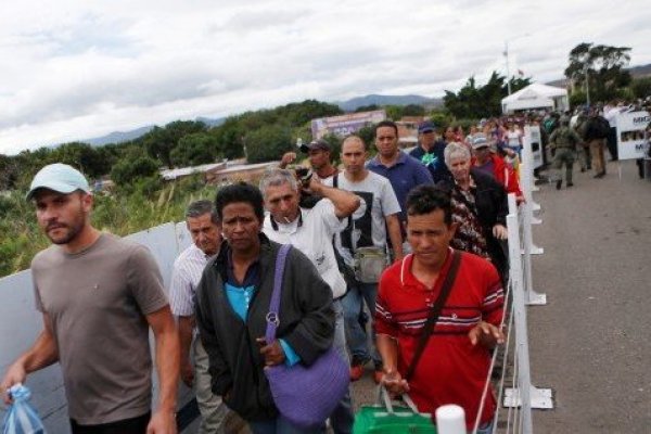 Gobierno de Maduro califica de "cancerígena" la ayuda humanitaria a Venezuela