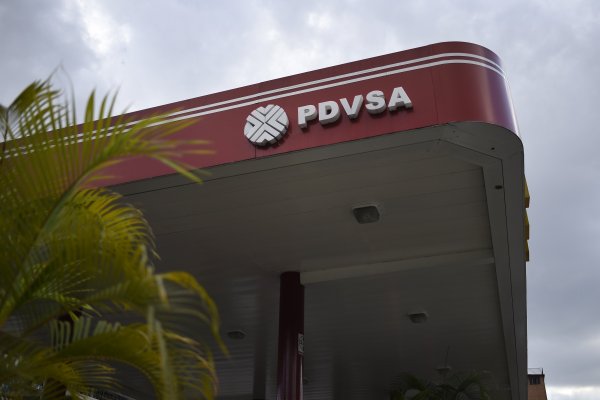 Parlamento venezolano designa directorio para controlar la industria petrolera