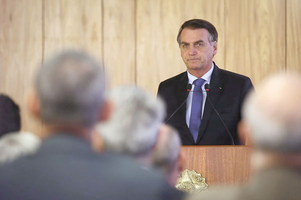 Investigación contra partido de Bolsonaro pone en jaque reforma de pensiones