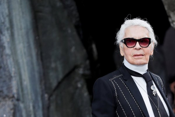 Fallece el icónico diseñador de Chanel, Karl Lagerfeld