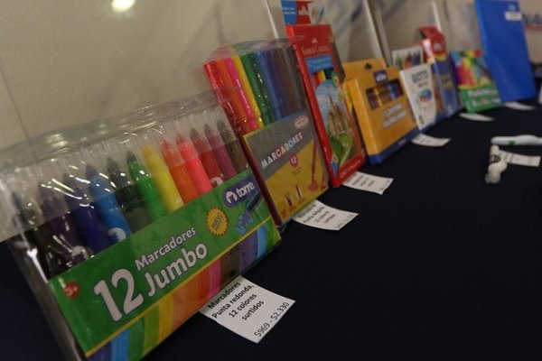 Se viene marzo: Sernac detecta diferencias de hasta $ 50 mil en gasto de uniformes y útiles escolares