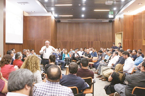 Monckeberg busca acercar posición con trabajadores ad portas de envío de reforma laboral
