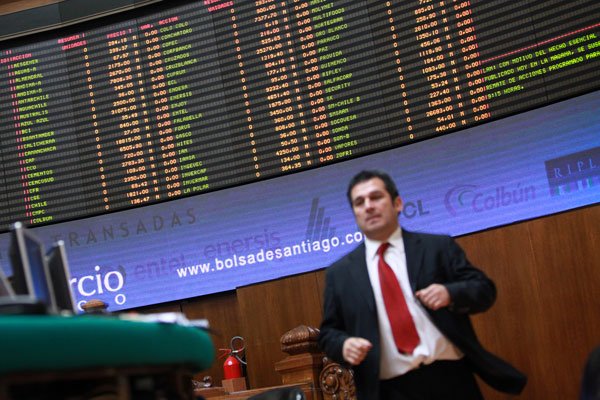 <p>Falabella cae en bolsa luego de reportar cierre de emblemática tienda en Buenos Aires</p>