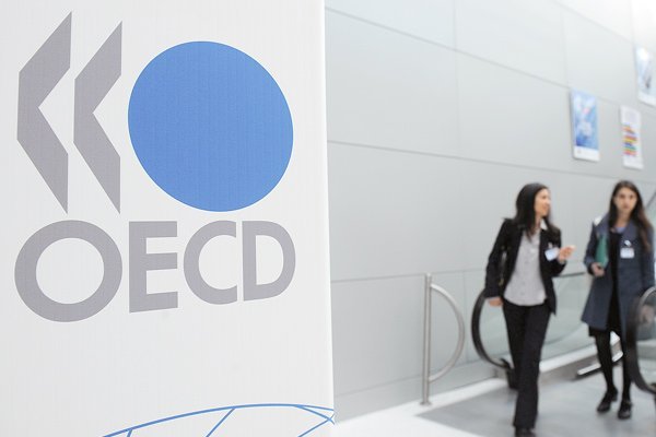 Sigue la polémica por las indemnizaciones: OCDE apoya revisarlas para incentivar contratación por tiempo indefinido