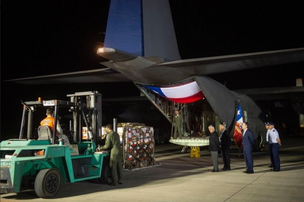 Problemas en viaje de Piñera: Presidente tiene que cambiar de avión en Iquique por falla en un sensor