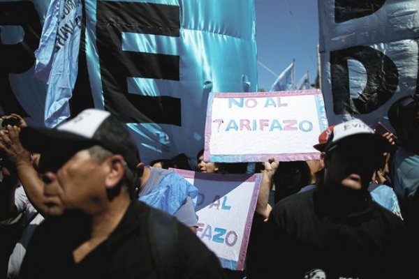 Argentinos reducen el consumo y cambian preferencias para hacer frente a una crisis que no cede