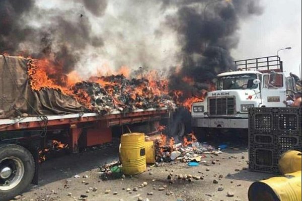<p>Fuertes enfrentamientos en puente fronterizo colombo-venezolano</p>