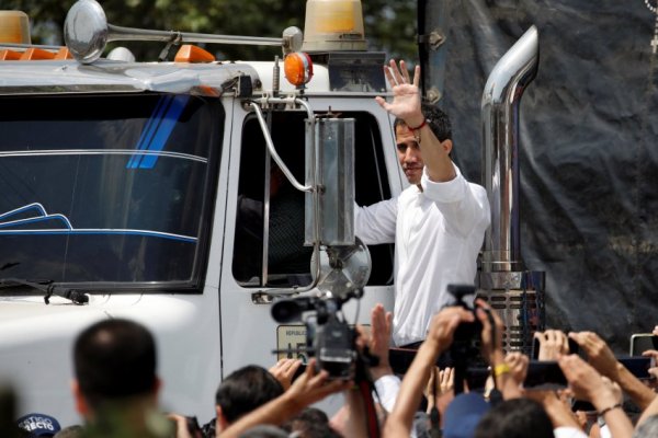 <p>Camiones con ayuda humanitaria comienzan el viaje a Venezuela</p>