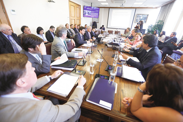 Oposición se prepara para zanjar el próximo martes la idea de legislar de la reforma tributaria