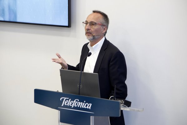 Movistar lanza tarjeta Sim electrónica y proveerá fibra óptica a seis nuevas ciudades este año