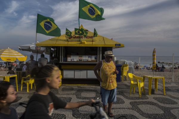 Brasileños rechazan flexibilización de ley de armas y reforma pensiones de Bolsonaro