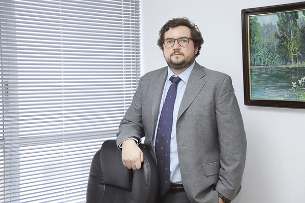 Economista Jorge Hermann: “Un alto costo de indemnización laboral reduce el empleo en los jóvenes y mujeres”