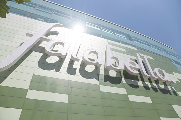 Mercado castiga a Falabella por resultados: cae la acción y suben apuestas en contra