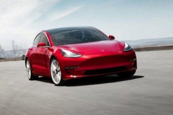 Tesla lanza por fin el Model 3 'low cost', pero Musk no espera utilidades este trimestre