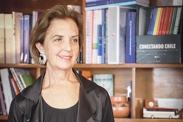 Ministra Gloria Hutt prevé alza de 10% en pasajeros de rutas nacionales en 2019