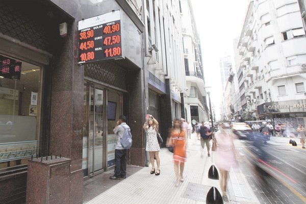 Empresas chilenas en Argentina activan estrategias contra hiperinflación y bajo consumo