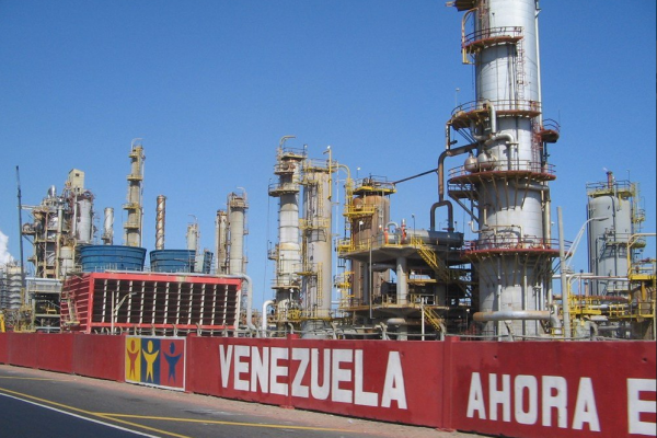 EE.UU. descarta por ahora importar petróleo de Venezuela