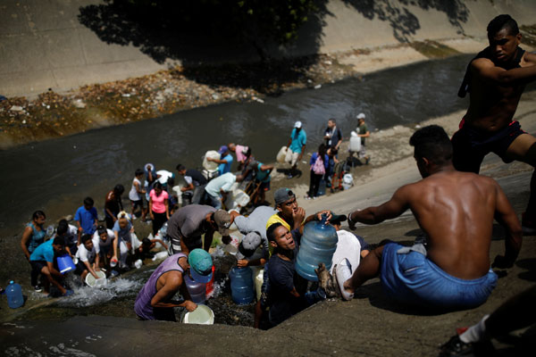 Una Venezuela en “estado de alerta” vuelve a las calles tras cuatro días de apagón nacional