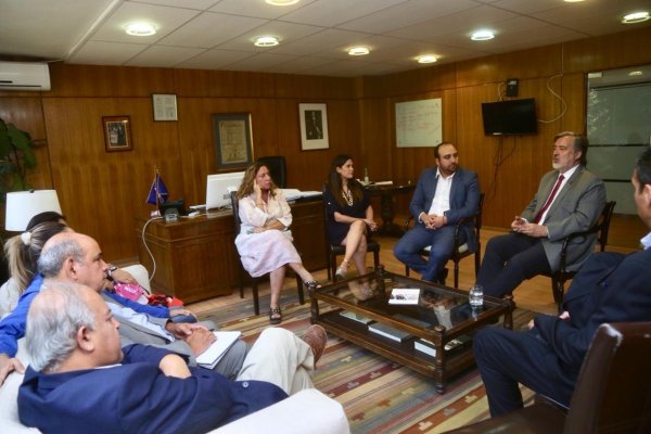 Guillier suma esfuerzos con la DC para evitar que se postergue elección de gobernadores regionales