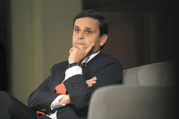 Líder de grandes empresarios advierte "le estamos pegando un palo en la cabeza a las expectativas" por demora en reforma tributaria