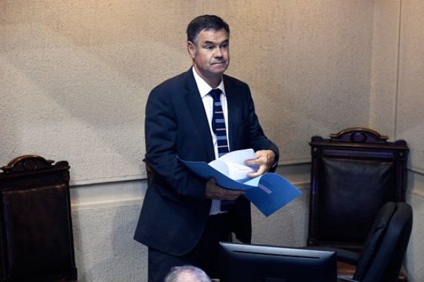 Ossandón se enfrenta con Valente en la Cámara por proyecto de responsabilidad en fraudes